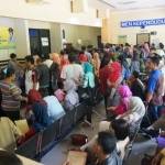 Suasana pengurusan dokumen di Dinas Kependudukan dan Catatan Sipil Kabupaten Jombang. foto: rony suhartomo/ BANGSAONLINE