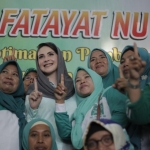 Arumi Bachsin hadir dalam Harlah Fatayat NU di Lumajang. Foto: tim Kerja