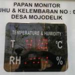 Suhu di sekitar blok cepu menunjukkan 41 derajat celcius. foto: eki nurhadi/BANGSAONLINE