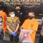 Tersangka saat dirilis di Mapolres Blitar Kota.