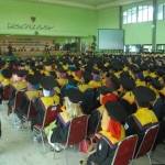 Suasan Wisuda yang digelar Universitas Darul Ulum Jombang, Minggu (11/11). foto: rony suhartomo/BANGSAONLINE