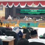 Rapat paripurna yang berlangsung di DPRD Situbondo. Foto: SYAIFUL BAHRI/BANGSAONLINE