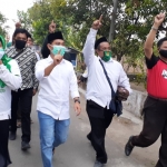 Penuh semangat, Gus Barra saat kampanye simpatik di Dlanggu.