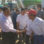 Direktur Produksi Petrokimia Gresik I Ketut Rusnaya saat hadir dalam penyerahan bantuan di  Sulsel. foto: ist