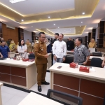 Wali Kota Batu, Nurochman saat menghadiri  Rapat Pembahasan Koordinasi Tim Daerah Vokasi