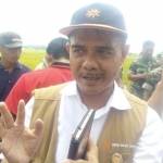 Kepala Bulog Sub Divre III Bojonegoro, Efdal Marlius, dianggap petani tak tepati janji. foto: eky nurhadi/ BANGSAONLINE