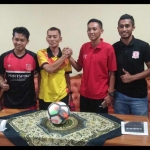 Pelatih dan pemain Blitar Poetra FC serta PSMP saat konferensi pers.