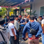 IKA PMII Tuban saat mendatangi Polres Tuban, untuk meminta pertanggungjawaban atas dugaan kekerasan dan pelecehan seksual saat demo menyoroti kinerja Bupati dan Wakil Bupati Tuban, Kamis (17/8/2023).