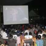 Ribuan pelajar saat nobar film G30S/PKI dihalaman MA Maarif.