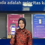 Salah satu frontliner KAI Daop 7 Madiun saat menunjukkan program Railpoint.