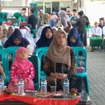 Ny. Hj. Nadifatul Qudsiyah (depan berpakaian hitam) dalam pembukaan Musabaqoh Tilawatil Qiro