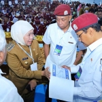 Gubernur Khofifah ketika menghadiri peresmian 166 titik SR dan groundbreaking 104 SR permanen se-Indonesia oleh Presiden Prabowo di SRT 9 Banjarbaru, BBPPK Banjarmasin.