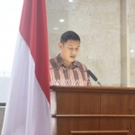 Wali Kota Kediri Abdullah Abu Bakar saat menjelaskan nota keuangan raperda P-APBD tahun anggaran 2023. Foto: Ist. 