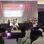 Ketua KPU Nganjuk Agus Rahman Hakim SH, saat memberikan sambutan pada debat public pilbup nganjuk 2018 putaran II. Foto: BAMBANG DJ/BANGSAONLINE