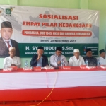 Anggota Komisi V H. Syafiuddin, S.Sos didampingi Pengasuh Pondok Pesantren Al Anwar KH. Mukhlis Muchlis, serta Drs. Abdul Jalil, Ir. Abd. Ropik, dan Aliman Arisan, Senin (25/11/2019).