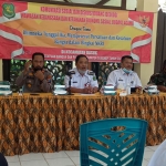 Suasana saat diskusi dan sosialiasi Cinta NKRI yang digelar Bakesbangpol Sumenep di Kecamatan Dasuk.