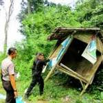 Bilik-bilik yang biasa dipakai untuk menikmati sabu di kampung narkoba, kini sudah dimusnahkan. foto: ist