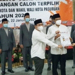 KPU Kota Pasuruan saat menetapkan pemenang Saifullah Yusuf - Adi Wibowo sebagai paslon terpilih dalam Pilkada Kota Pasuruan 2020, Jumat (22/1/21).
