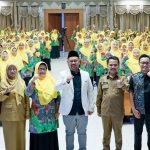 Bupati Gresik Fandi Akhmad Yani (jas putih) saat pembukaan pelatihan joyful learning. Foto: SYUHUD/ BANGSAONLINE