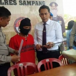 Pelaku asusila gadis saat ditangkap tim Reserse Polres Sampang.