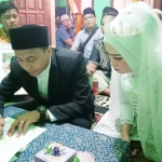 Suasana prosesi akad nikah Andi dan Anis.