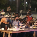 Wali Kota Risma saat satu meja bersama Kapolda Jatim, Irjen Pol. M. Fadil Imran serta Gubernur Khofifah. (foto: ist).