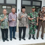 Bupati Tuban Fathul Huda bersama jajaran forkopimda saat mengikuti tes urin.