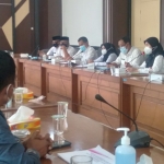 Komisi IV DPRD Pamekasan saat rapat dengan beberapa OPD.