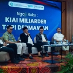 DARI KANAN: Prof Dr Suparto Wijoyo, M Mas