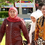 Gubernur Jawa Timur, Khofifah Indar Parawansa saat tiba di Kota Banjarbaru untuk menghadiri puncak peringatan Hari Pers Nasional (HPN) Tahun 2020.