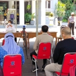 Wali Kota Risma saat memberikan pengarahan kepada Kepala OPD dan Camat di Balai Kota Surabaya, Kamis (10/9/2020). (foto: YUDI A/ BANGSAONLINE)