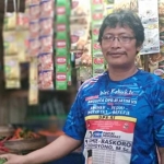 Heru, salah seorang pedagang sayuran di pasar Minulyo Pacitan.