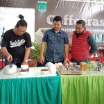 Pelatihan barista di Pasuruan. foto: AHMAD FUAD/ BANGSAONLINE