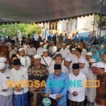 Forum koordinasi pondok pesantren saat mendeklarasikan dukungan kepada Karna Suswandi dan Khoironi untuk kembali memimpin Situbondo di Pilkada 2024. Foto: SYAIFUL BAHRI/BANGSAONLINE
