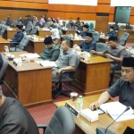 Anggota DPRD Kabupaten Pasuruan saat mengikuti Sidang Paripurna.