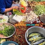 Nafas segar untuk cabai rawit hari ini. Simak perubahan harga sembako Jatim hari ini. Foto: Sulthon/Bangsaonline.