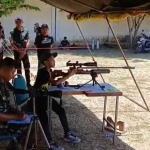 Arshaka, peserta cilik berusia 10 tahun asal Malang yang mengikuti lomba menembak di Lapangan Wijaya, Kota Pasuruan.