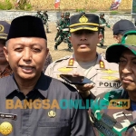 Pjs Bupati Kediri, Heru Wahono Santoso, bersama sejumlah pejabat dari unsur TNI-Polri saat memberi keterangan kepada wartawan. Foto: MUJI HARJITA/BANGSAONLINE