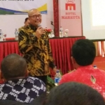 Kabag Hukum Pemkab Lamongan Joko Nursiyanto saat memberikan materi.