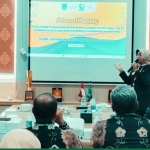 Direktur RSUD Grati Kabupaten Pasuruan Diah Retno Lestari saat menyampaikan paparan kepada rombongan.