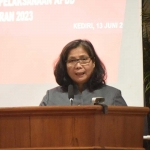 Pj. Wali Kota Kediri, Zanariah, saat menyampaikan Nota Keuangan. Foto: Ist.