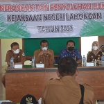 Suasana penyuluhan hukum di Kecamatan Sambeng, Lamongan.