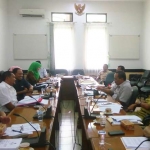 Rapat Kerja Komisi II dengan DPKD Kabupaten Pasuruan. foto: BANGSAONLINE