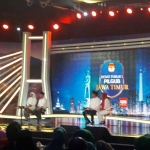 Para kandidat Cagub dan Cawagub Jatim saat debat publik Pilgub Jatim di Dyandra Convention Center. foto : ist.