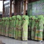 Prosesi pelantikan ketua dan Pengurus PC Muslimat NU Tuban di P{endopo Krido Manungal Tuban. (foto: suwandi/BANGSAONLINE)
