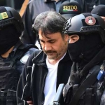 Joaquín ‘El Chapo’ Guzmán diekstradisi dari Meksiko ke AS, dengan kawalan super ketat. foto: mirror.co.uk