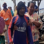 Hardiono, nelayan yang sempat dikabarkan hilang saat tiba di daratan perairan Jangkar disambut tangis keluarga.