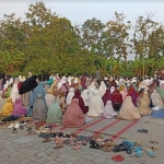 Ratusan warga jemaah Majelis Cinta Alquran Bojonegoro melakukan salat id dan penyembelihan hewan kurban hari ini Minggu (16/6/2024).