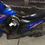 Sebuah motor Honda Beat nopol W 4824 OU misterius yang ditinggal pemiliknya di perkebunan.