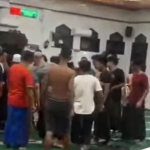 Tangkapan layar video amatir saat warga mengamankan pelaku yang berteriak "Kiamat-Kiamat!